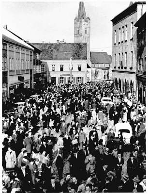 Stadtplatz, 1961 nach dem Faschingszug