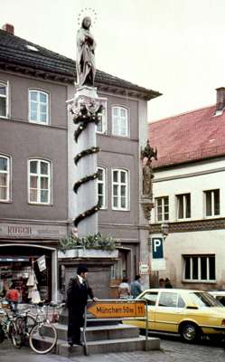 Moosburg Stadtplatz, Mariensule, 1970