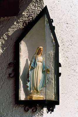 An welchem Gebude in Moosburg war diese Heiligenfigur ?