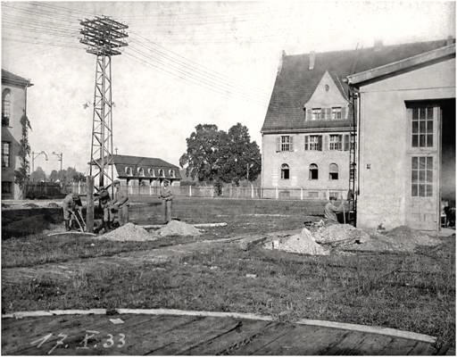 Reichsarbeitsdienst Moosburg 1933, am Gelnde wird letzte Hand angelegt