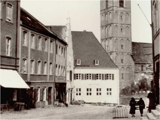 Stadtplatz, Ausschnitt Postkarte 1936, Blick zur Sparkasse, links Heilingbrunner