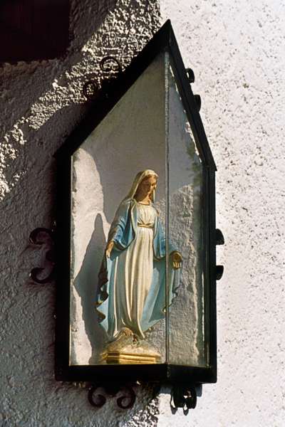 An welchem Gebäude in Moosburg war diese Heiligenfigur ?